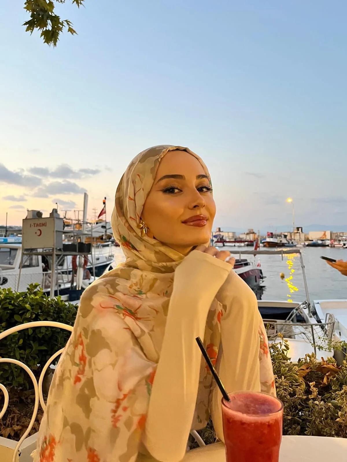 Esra - Firuzköy, Avcılar Escort